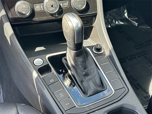 Used 2020 Volkswagen Jetta SE w/ SE Cold Weather Package image 23