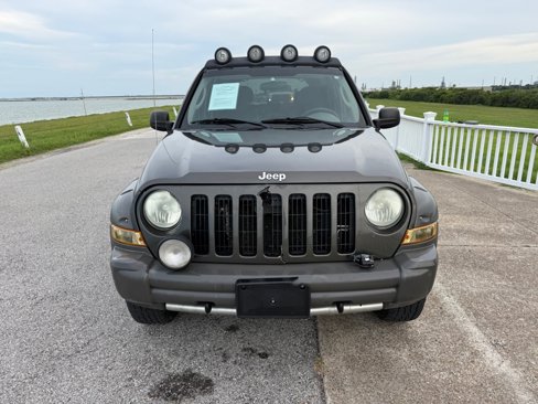 Used 2005 Jeep Liberty Renegade image 2