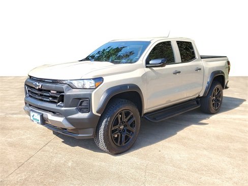 Used 2024 Chevrolet Colorado Trail Boss w/ Technology Package image 2