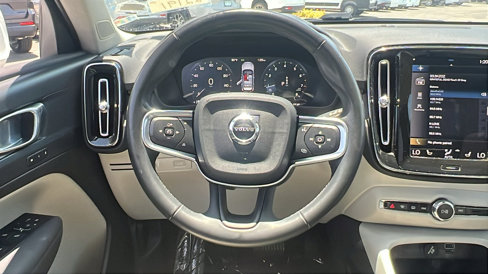 Used 2022 Volvo XC40 T4 Inscription w/ Advanced Package image 24
