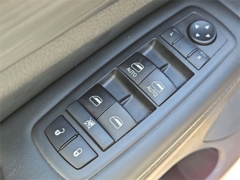 Used 2020 Jeep Grand Cherokee Altitude image 21