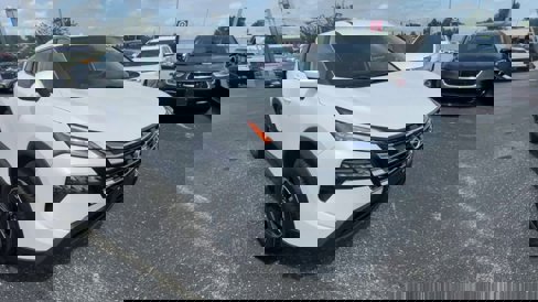 Used 2024 Nissan Rogue SV image 3