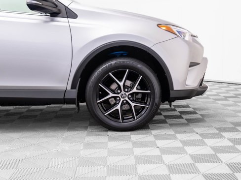 Used 2016 Toyota RAV4 SE image 29