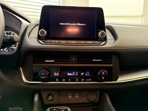 Used 2024 Nissan Rogue SV image 29