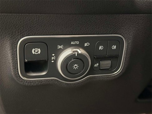 Used 2023 Mercedes-Benz GLB 250 4MATIC image 22
