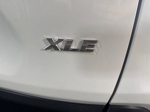 Used 2021 Toyota RAV4 XLE image 19