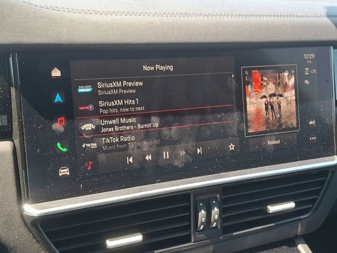 Certified 2023 Porsche Cayenne Platinum Edition image 20