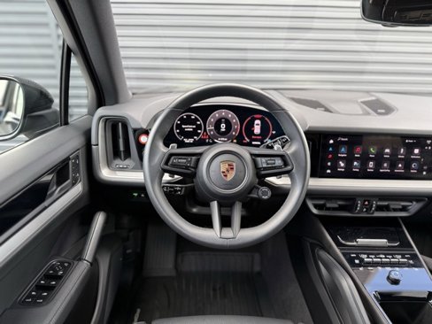 Certified 2025 Porsche Cayenne image 18