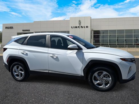Used 2023 Hyundai Tucson SE image 1