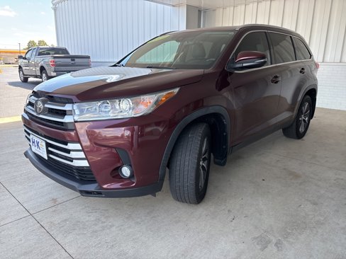 Used 2019 Toyota Highlander XLE image 3