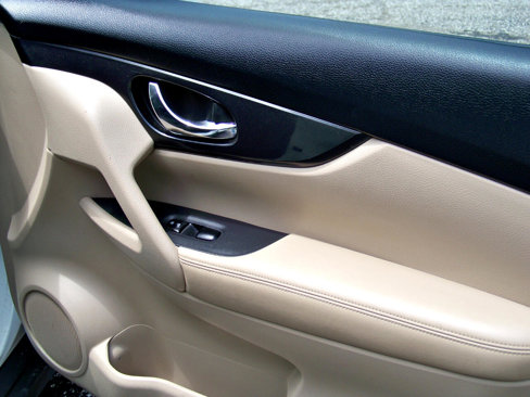 Used 2015 Nissan Rogue SV image 39