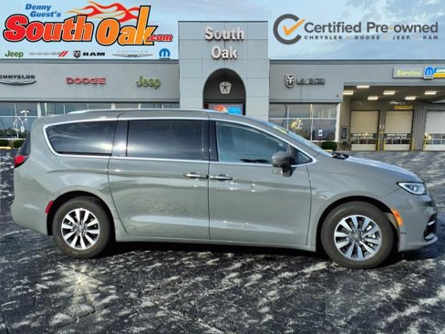 Certified 2021 Chrysler Pacifica Touring-L image 2