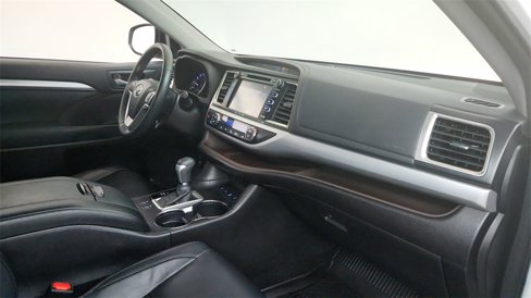 Used 2017 Toyota Highlander XLE image 9