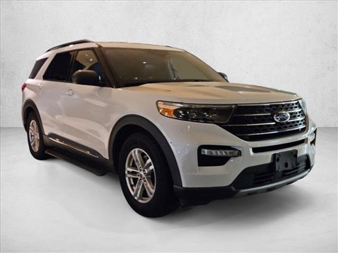 Used 2020 Ford Explorer XLT w/ Equipment Group 202A image 3