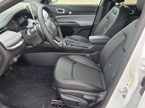 New 2025 Jeep Compass Latitude image 22