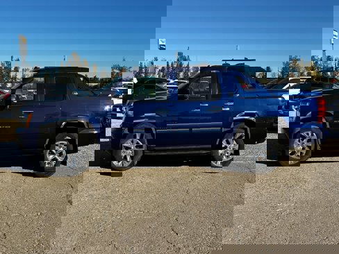 Used 2013 Chevrolet Avalanche LS image 2