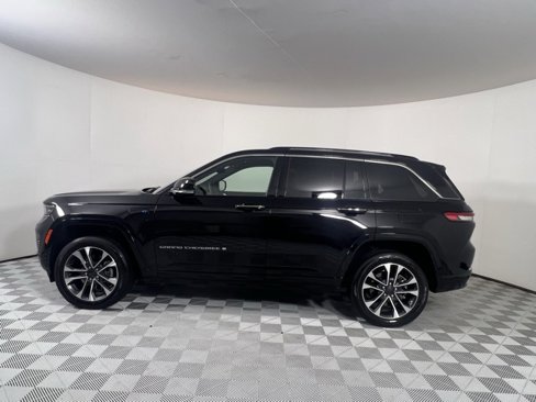 Used 2023 Jeep Grand Cherokee Overland w/ Luxury Tech Group IV image 4