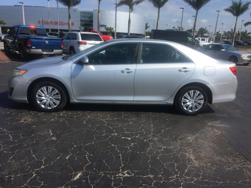 Used 2012 Toyota Camry LE image 1