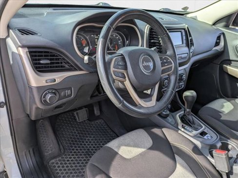 Used 2017 Jeep Cherokee Sport w/ Cold Weather Group image 9