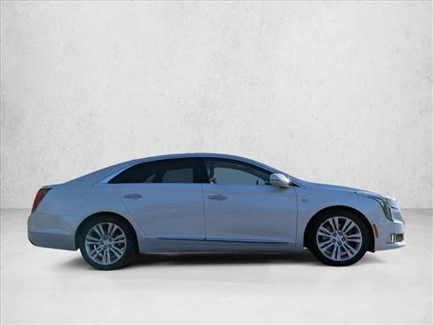 Used 2018 Cadillac XTS Luxury image 4