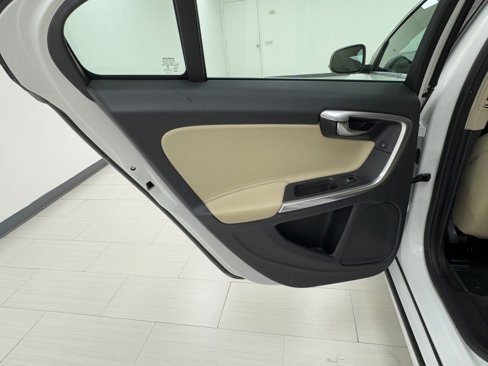 Used 2016 Volvo S60 T5 Premier image 8