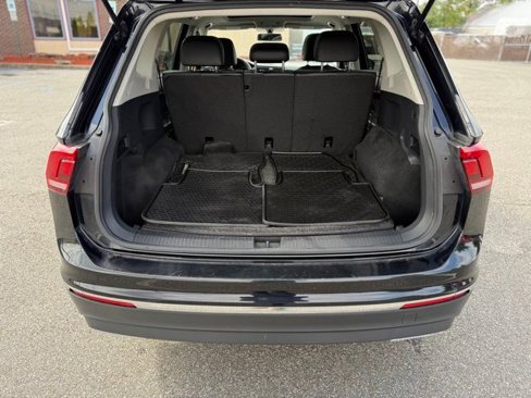 Used 2020 Volkswagen Tiguan SE R-Line image 11