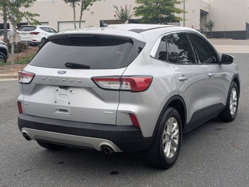 Used 2020 Ford Escape SE image 3