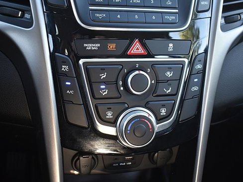 Used 2017 Hyundai Elantra GT image 18