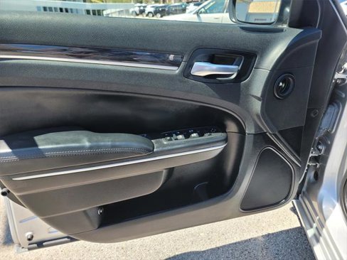 Certified 2022 Chrysler 300 Touring w/ Sport Appearance Package image 13