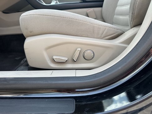Used 2017 Ford Fusion SE w/ Fusion SE Technology Package image 9