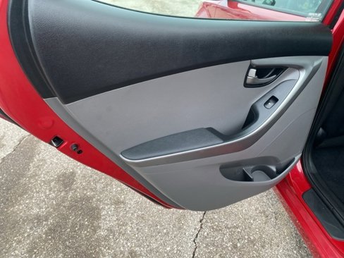Used 2015 Hyundai Elantra SE image 20