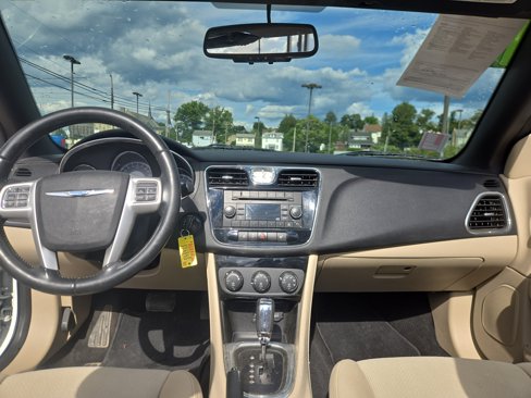 Used 2013 Chrysler 200 Touring w/ Cold Weather Group image 14