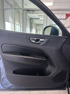 Used 2019 Volvo XC60 T8 Momentum w/ Premium Package image 20