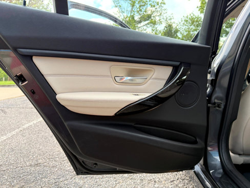 Used 2016 BMW 320i xDrive Sedan image 19
