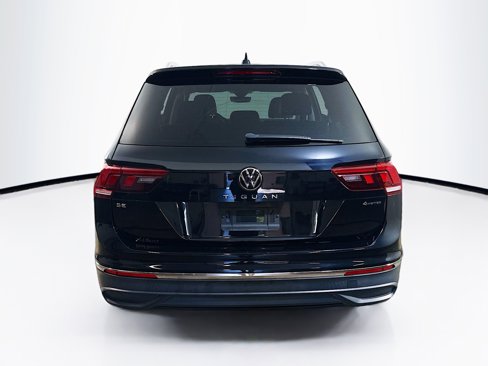 Used 2022 Volkswagen Tiguan SE w/ Panoramic Sunroof Package image 8