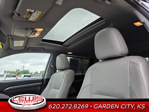 Used 2017 Toyota Highlander Limited image 20