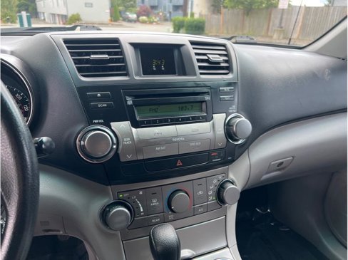Used 2012 Toyota Highlander 4WD image 10