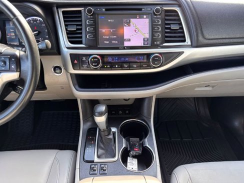Used 2015 Toyota Highlander XLE image 20