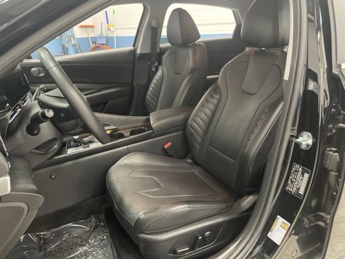 Used 2023 Hyundai Elantra Limited w/ Winter Weather Package image 4