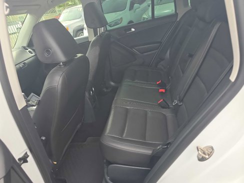 Used 2015 Volkswagen Tiguan SE image 12
