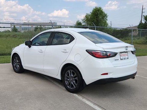 Used 2020 Toyota Yaris LE image 7