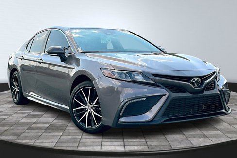 Used 2024 Toyota Camry SE image 3