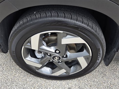 Certified 2025 Hyundai Venue SEL image 9