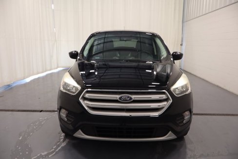 Used 2017 Ford Escape SE w/ SE Cold Weather Package image 3