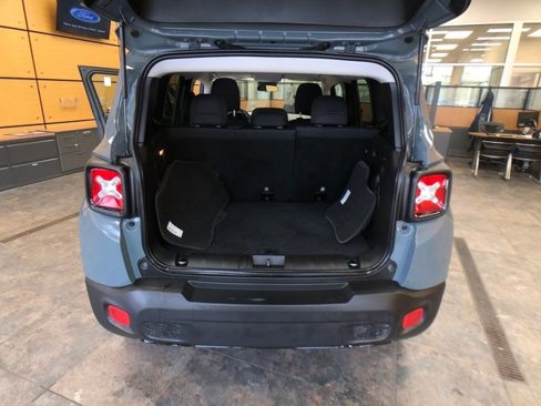 Used 2018 Jeep Renegade Altitude image 21