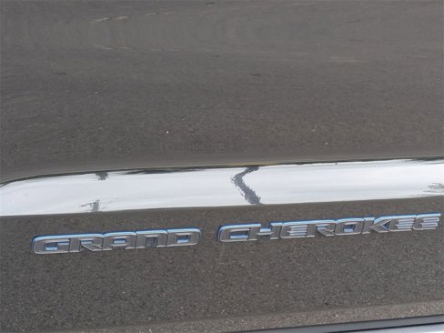 Used 2018 Jeep Grand Cherokee Laredo image 10