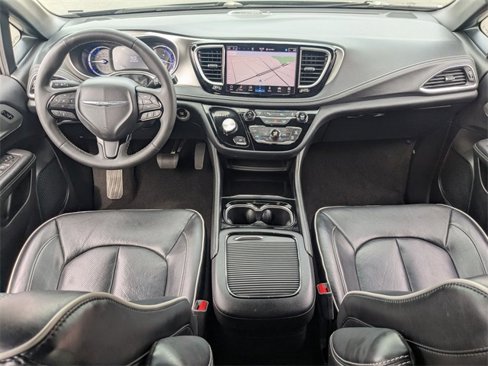 Used 2024 Chrysler Pacifica Premium image 14