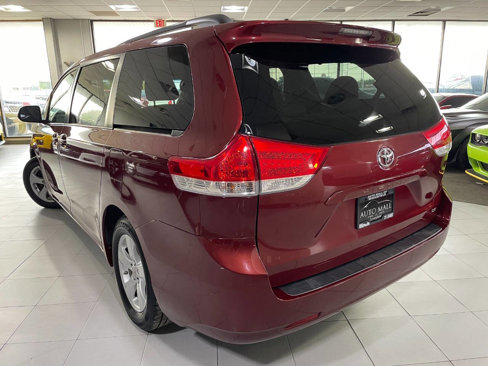 Used 2012 Toyota Sienna LE image 5