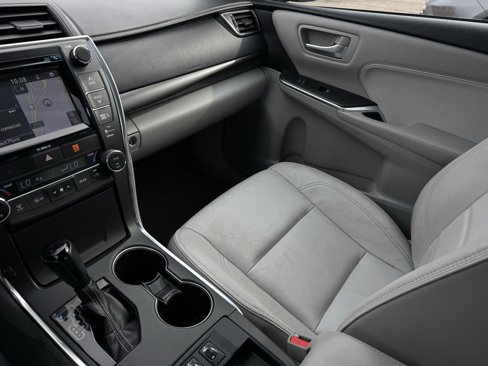 Used 2016 Toyota Camry XLE image 18