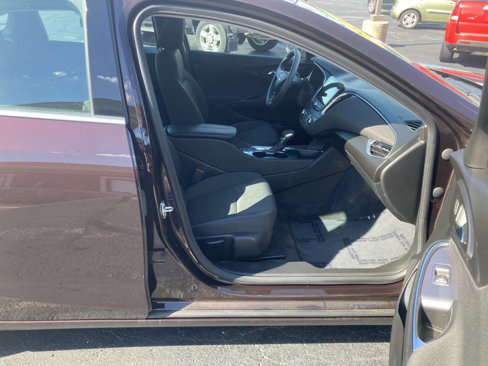 Used 2021 Chevrolet Malibu LT image 25
